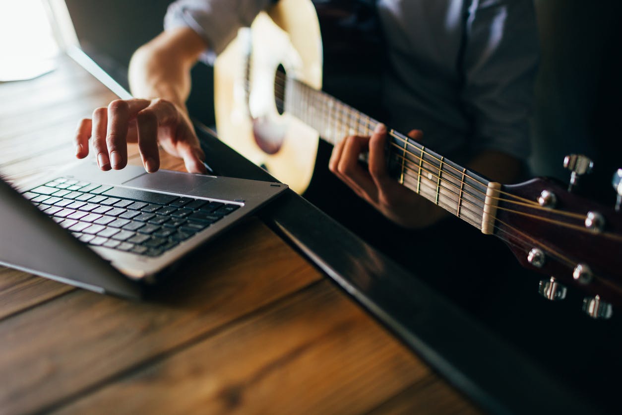 online music courses learn play guitar